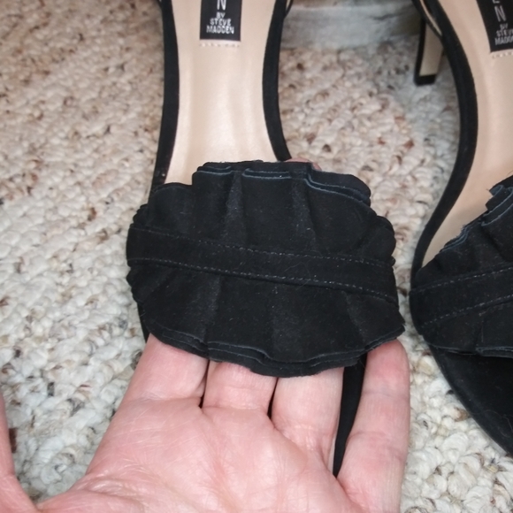 Steve Madden Vexen Sexy Black Suede Ruffled Strap Stiletto Heeled Dress Sandals - Picture 3 of 7